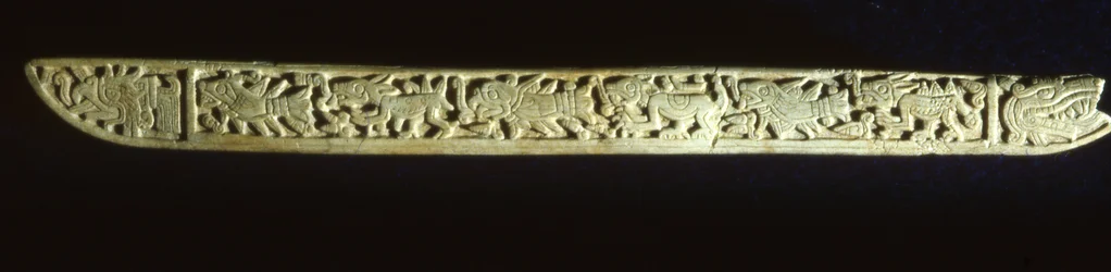 Geschnitzter Jaguar-Knochen, aus Grab 7, Monte Alban, Oaxaca, Postklassische Periode